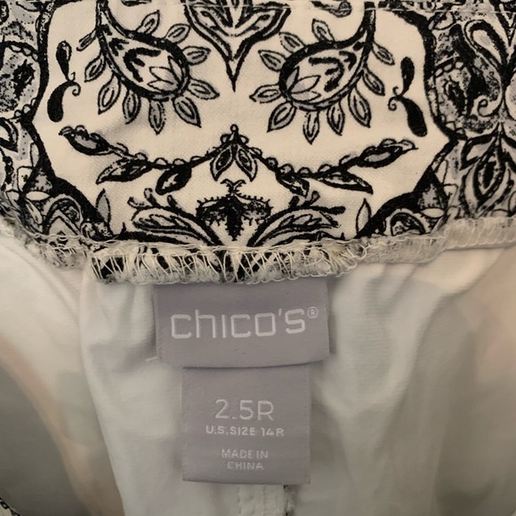 Chico's Capri Cropped Womens Sz 2.5 R White Black Tapered Stretch Pants Fringe - Picture 5 of 6
